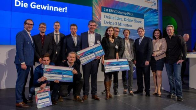 1st-BMVI-Pitch-mit-BM-Dobrindt_33570691652